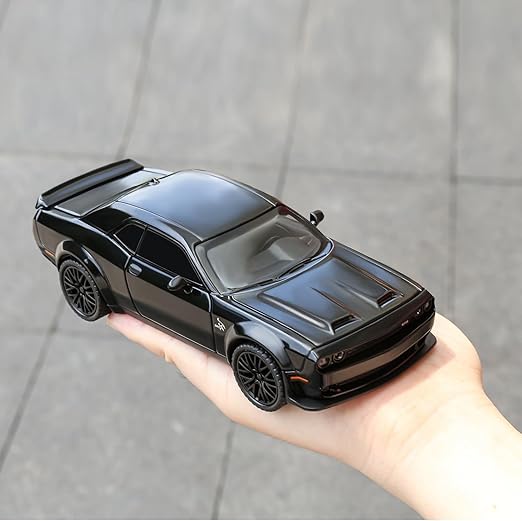 Dodge Challenger SRT Hellcat 1:24 Diecast Scale Model Car