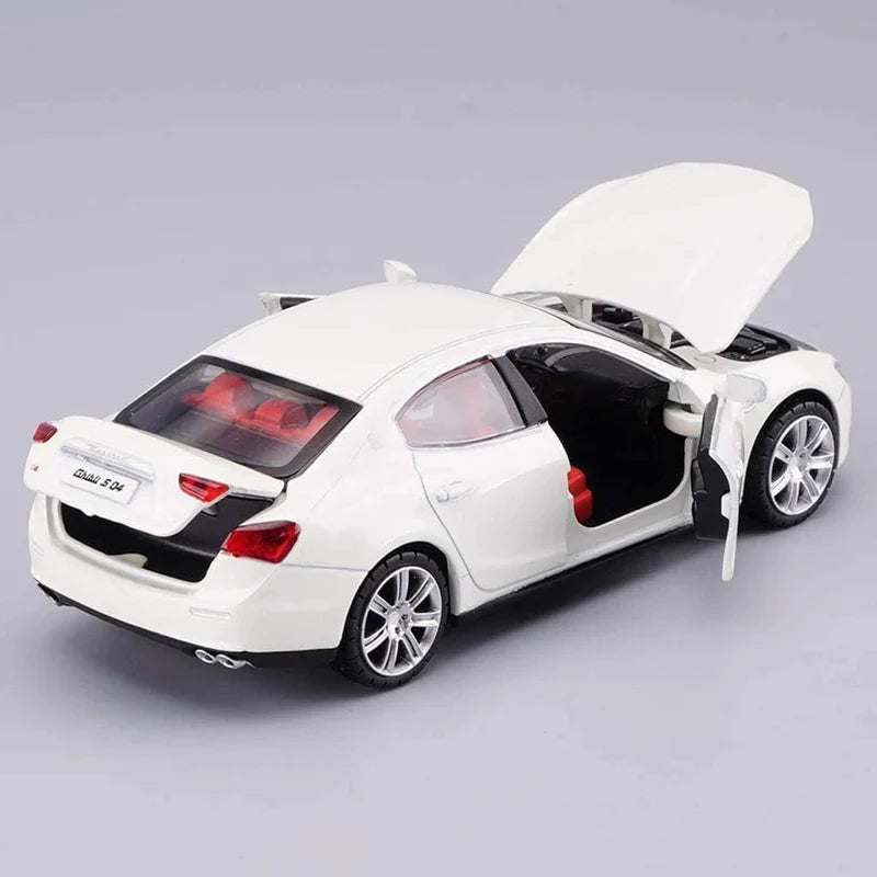 Maserati Quattroporte 1:24 Diecast Scale Model Car