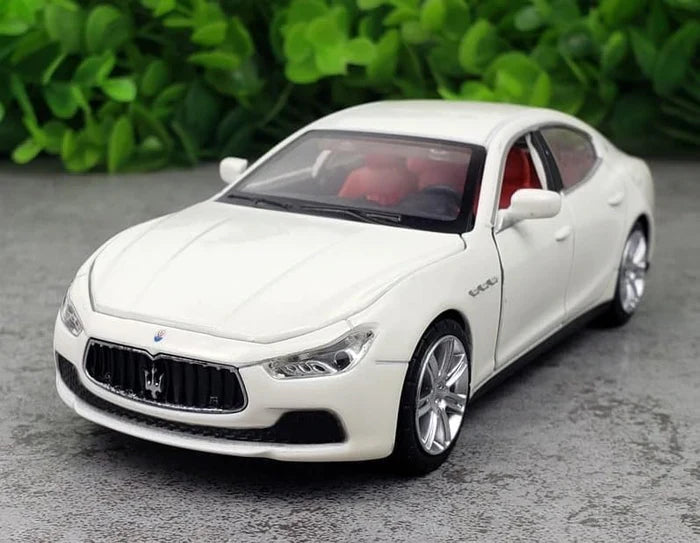 Maserati Quattroporte 1:24 Diecast Scale Model Car
