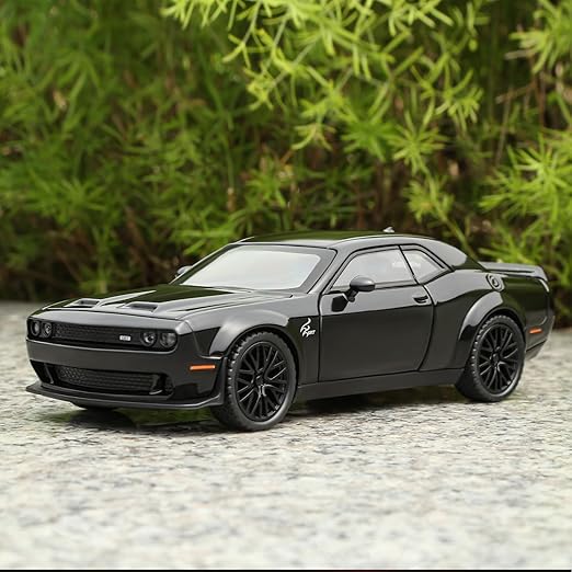 Dodge Challenger SRT Hellcat 1:24 Diecast Scale Model Car