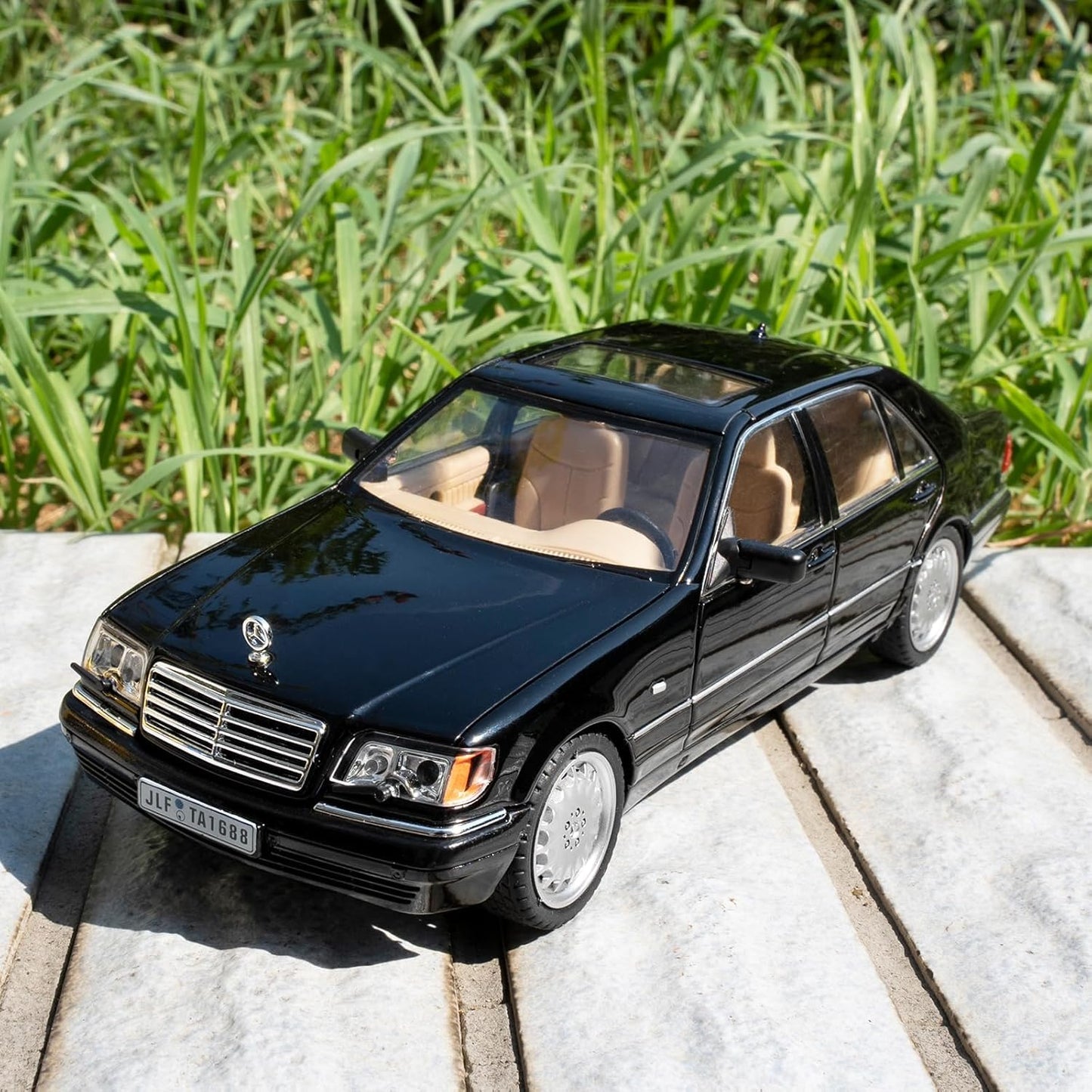 Mercedes-Benz W140 S-Class 1:24 Diecast Scale Model Car