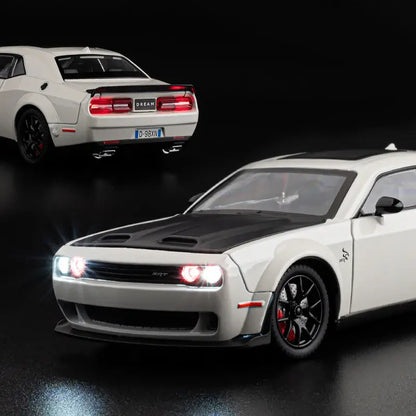 Dodge Challenger SRT Hellcat 1:24 Diecast Scale Model Car